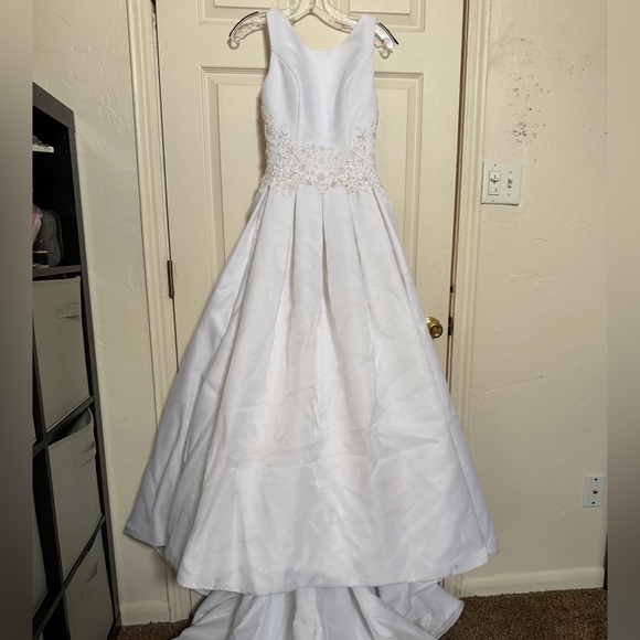 Late 90’s/Early 2000s Oleg Cassini White High Neck Sleeveless Wedding Dress